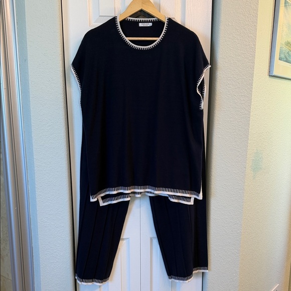 Two piece navy knit top and pants - Picture 4 of 8